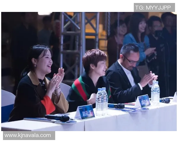 成都足球明星激情演唱视频引发粉丝热议展现多才多艺的魅力与风采