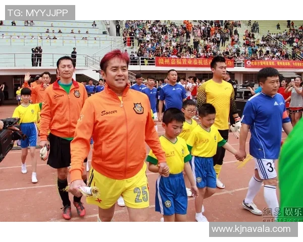 模特与足球明星同框展现魅力瞬间的精彩图片合集 模特与足球明星同框展现魅力瞬间的精彩图片合集