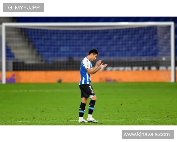 西班牙足球黄金时代的传奇球星与他们的辉煌成就回顾