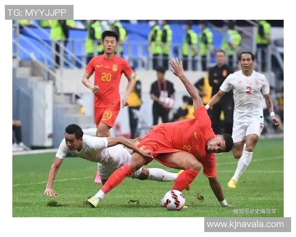 足球明星见小粉丝泪洒现场感动瞬间引发全场共鸣 足球明星见小粉丝泪洒现场感动瞬间引发全场共鸣